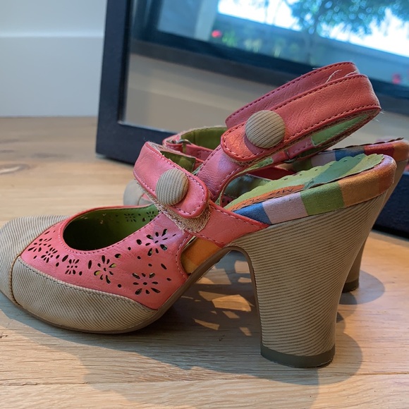 ๐ฆ Miz Mooz Mary Janes w die-cut florals+corduroy - Picture 2 of 10